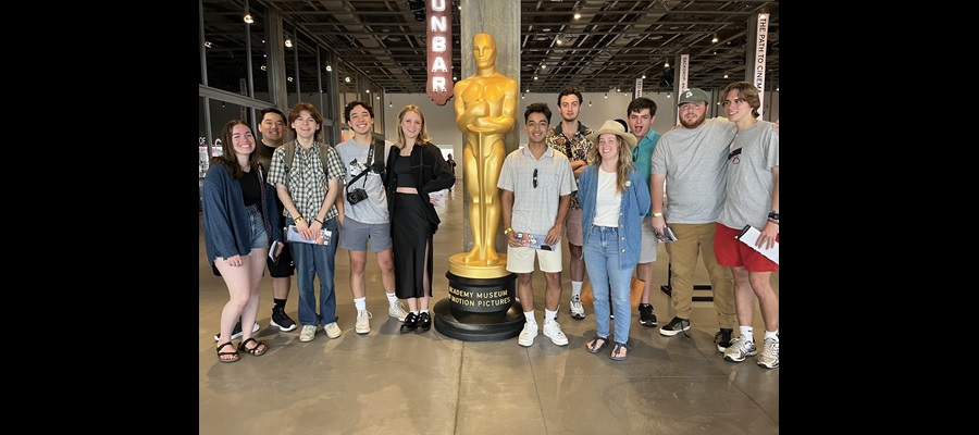 DiLA Students posing together with Academy Award SU2023